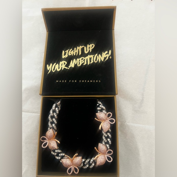 Iced butterfly Cuban chain choker necklace silver & pink - Picture 4 of 5